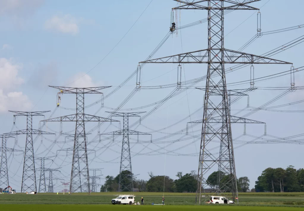 Lignes à Haute Tension : les nuisances éléctromagnétiques dans l'habitat